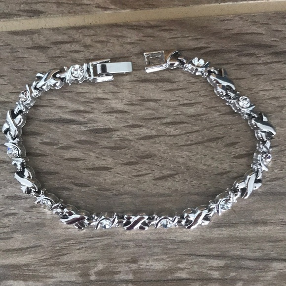 Jewelry - Crystal stone embellished bracelet